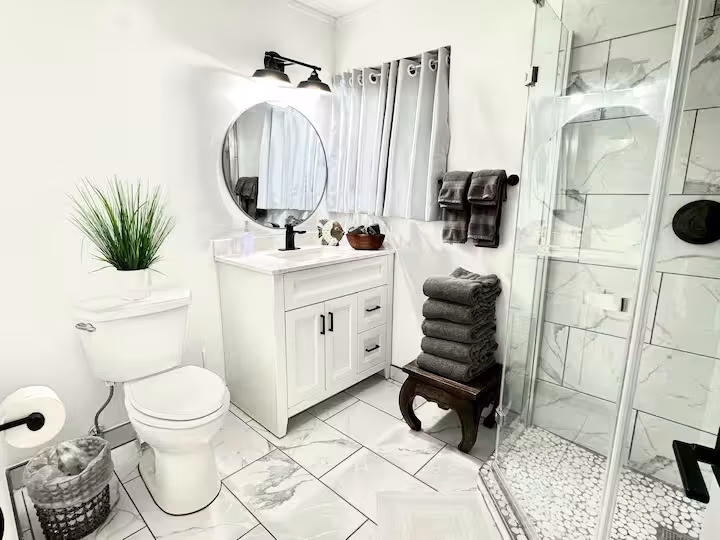 bathroom-9bd53e31 Hale House