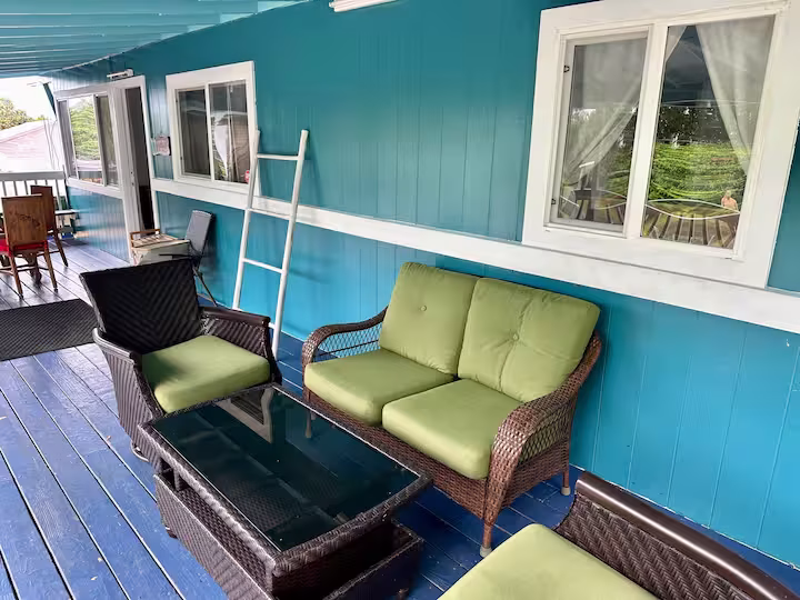 deck-2-fa075f81 Hale House